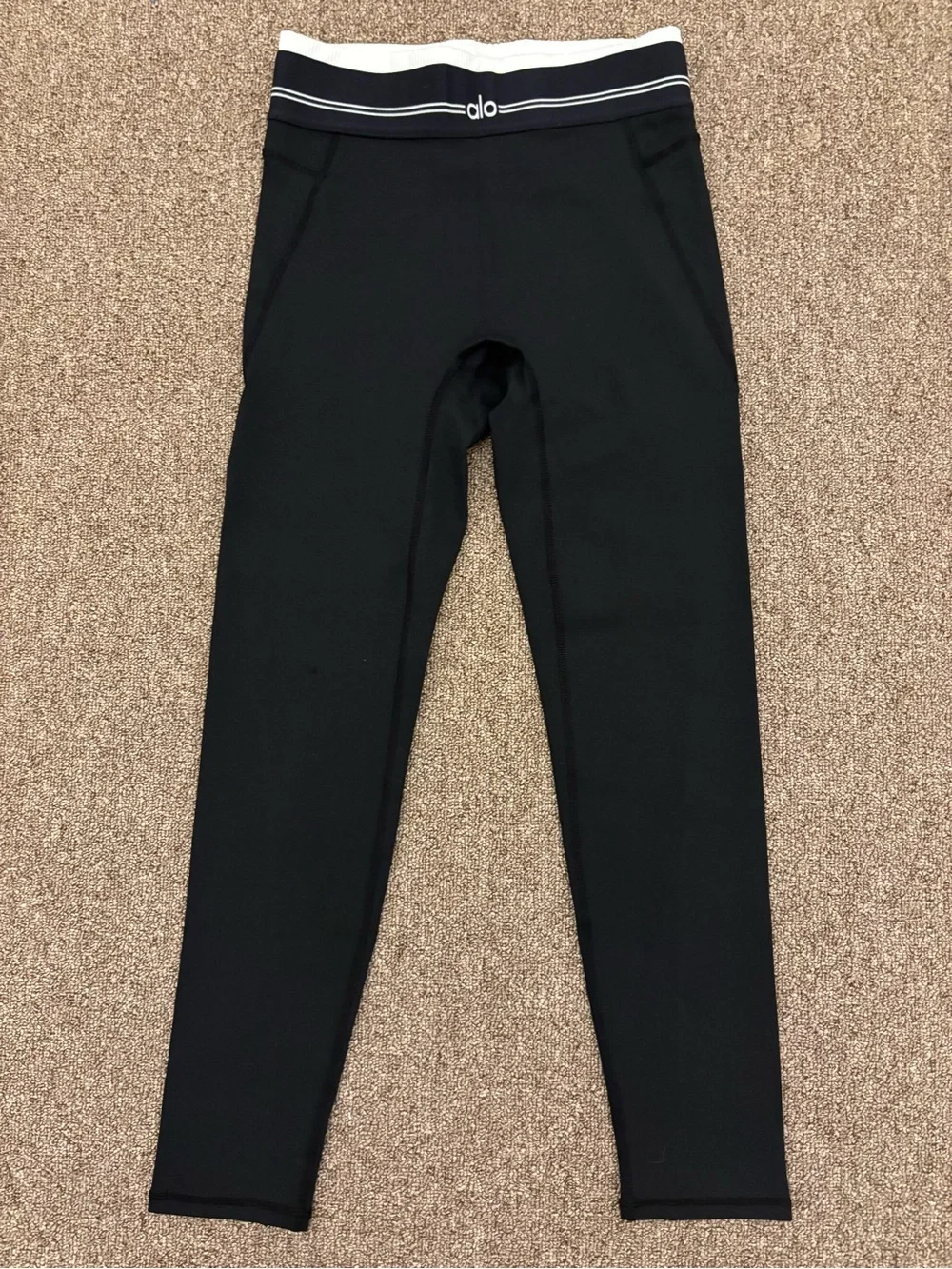 ALO Yoga sleek black
